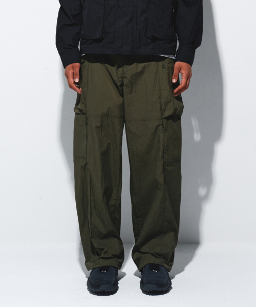KALAPATTHAR（カラパタール）の「EASY WIDE NYLON RIPSTOP PANTS - KHAKI（その他パンツ・メンズ・その他・MEDIUM/LARGE/X-LARGE）」の2枚目の写真