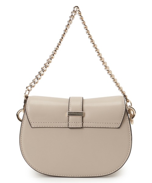 Guess(ゲス)の「CARRIE Mini Flap Crossbody ショルダーバッグ(ショルダーバッグ・レディース・ブラック/ライトベージュ・ONE SIZE)」の5枚目の写真