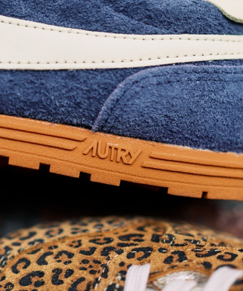 AUTRY（オートリー）の「WINDSPIN LOW MAN　WSLM-UB28（スニーカー・メンズ・ブルー・43/42/41）」の3枚目の写真