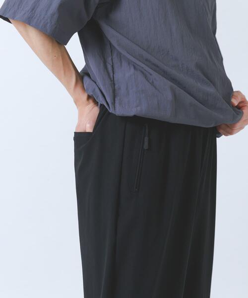 ITEMS URBANRESEARCH(アイテムズ アーバンリサーチ)の「『接触冷感/吸水速乾/イージーケア』多機能ナイロンストレッチイージーパンツ(その他パンツ・メンズ・チャコールグレー/カーキ/ブラック・MEDIUM/LARGE)」の8枚目の写真