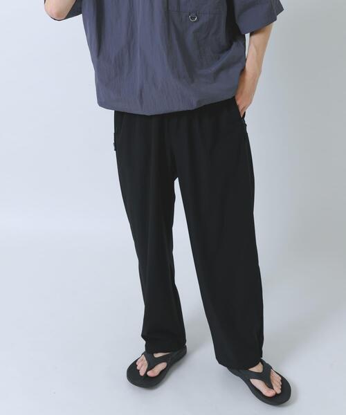 ITEMS URBANRESEARCH(アイテムズ アーバンリサーチ)の「『接触冷感/吸水速乾/イージーケア』多機能ナイロンストレッチイージーパンツ(その他パンツ・メンズ・チャコールグレー/カーキ/ブラック・MEDIUM/LARGE)」の10枚目の写真