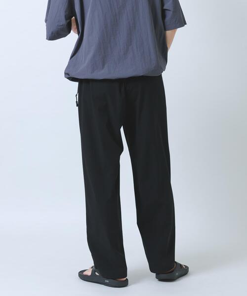 ITEMS URBANRESEARCH(アイテムズ アーバンリサーチ)の「『接触冷感/吸水速乾/イージーケア』多機能ナイロンストレッチイージーパンツ(その他パンツ・メンズ・チャコールグレー/カーキ/ブラック・MEDIUM/LARGE)」の5枚目の写真