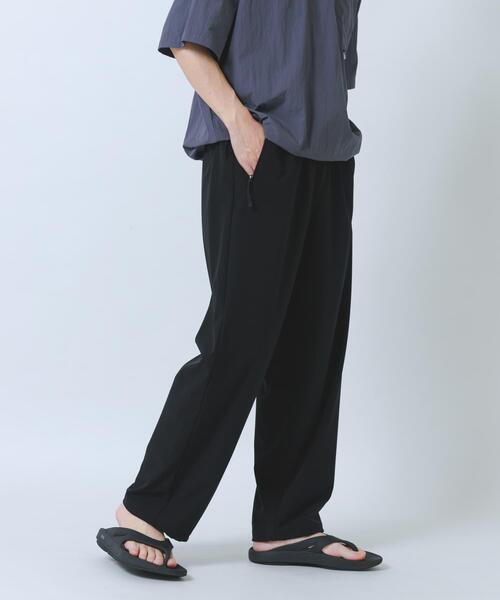 ITEMS URBANRESEARCH(アイテムズ アーバンリサーチ)の「『接触冷感/吸水速乾/イージーケア』多機能ナイロンストレッチイージーパンツ(その他パンツ・メンズ・チャコールグレー/カーキ/ブラック・MEDIUM/LARGE)」の6枚目の写真