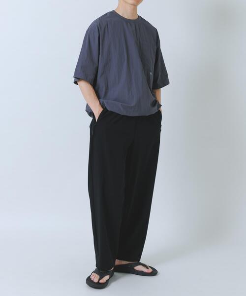 ITEMS URBANRESEARCH（アイテムズ アーバンリサーチ）の「『接触冷感/吸水速乾/イージーケア』多機能ナイロンストレッチイージーパンツ（その他パンツ・メンズ・チャコールグレー/カーキ/ブラック・MEDIUM/LARGE）」の15枚目の写真