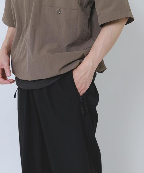 ITEMS URBANRESEARCH（アイテムズ アーバンリサーチ）の「『接触冷感/吸水速乾/イージーケア』多機能ナイロンストレッチイージーパンツ（その他パンツ・メンズ・チャコールグレー/カーキ/ブラック・MEDIUM/LARGE）」の17枚目の写真