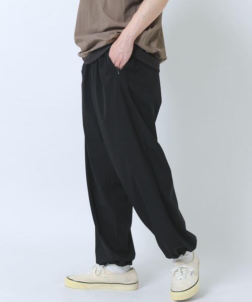 ITEMS URBANRESEARCH（アイテムズ アーバンリサーチ）の「『接触冷感/吸水速乾/イージーケア』多機能ナイロンストレッチイージーパンツ（その他パンツ・メンズ・チャコールグレー/カーキ/ブラック・MEDIUM/LARGE）」の19枚目の写真