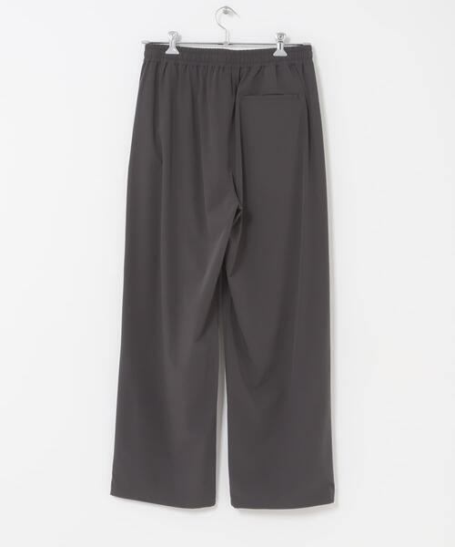 ITEMS URBANRESEARCH（アイテムズ アーバンリサーチ）の「『接触冷感/吸水速乾/イージーケア』多機能ナイロンストレッチイージーパンツ（その他パンツ・メンズ・チャコールグレー/カーキ/ブラック・MEDIUM/LARGE）」の11枚目の写真