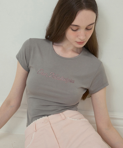 OURNOSTALGIA（アワー ノスタルジア）の「Logo cubic t-shirt_Light gray (O25-TP13)（Tシャツ/カットソー・レディース・ライトグレー・FREE）」の3枚目の写真