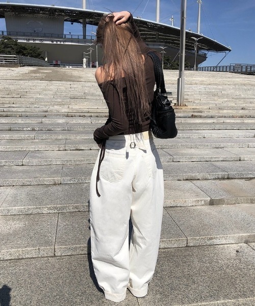 anyonemore(エニワンモア)の「サイドシャーリングアイレットクロップドボートネックリブTシャツ(Tシャツ/カットソー・レディース・ブラウン・FREE)」の10枚目の写真