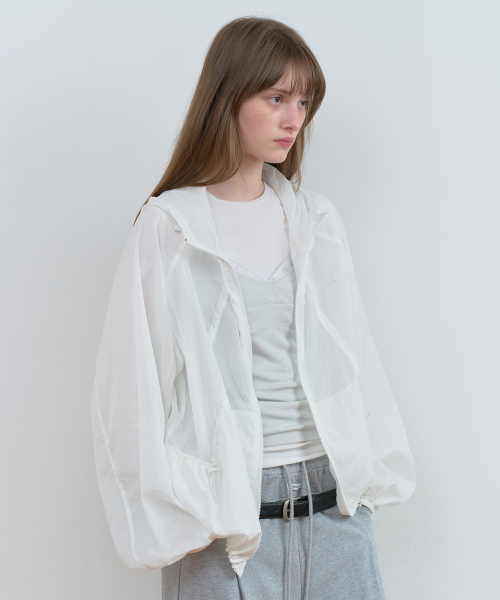 ROLAROLA（ロラロラ）の「HOODED WIND JACKET WHITE（ナイロンジャケット・レディース・ホワイト・FREE）」の2枚目の写真