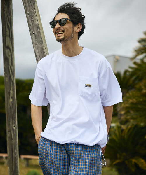 FREAK'S STORE(フリークスストア)の「FREAK'S STORE for BEACH & FES リラックスフィット ワンポイントロゴ スピンドル ポケットTシャツ/紫外線防止(UPF50+)/接触冷感/吸水速乾(Tシャツ/カットソー・メンズ・ライトグレー/ホワイト/ブラック/オリーブ/サックスブルー/チャコールグレー/ベージュ/イエロー・MEDIUM/SMALL/LARGE)」の10枚目の写真