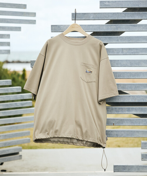 FREAK'S STORE(フリークスストア)の「FREAK'S STORE for BEACH & FES リラックスフィット ワンポイントロゴ スピンドル ポケットTシャツ/紫外線防止(UPF50+)/接触冷感/吸水速乾(Tシャツ/カットソー・メンズ・ライトグレー/ホワイト/ブラック/オリーブ/サックスブルー/チャコールグレー/ベージュ/イエロー・MEDIUM/SMALL/LARGE)」の5枚目の写真