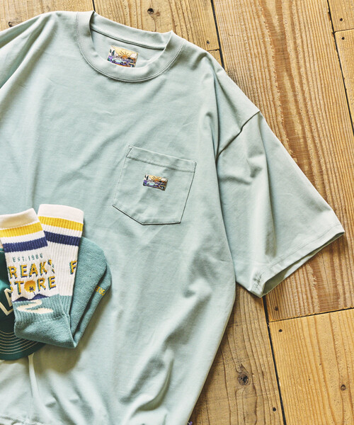 FREAK'S STORE(フリークスストア)の「FREAK'S STORE for BEACH & FES リラックスフィット ワンポイントロゴ スピンドル ポケットTシャツ/紫外線防止(UPF50+)/接触冷感/吸水速乾(Tシャツ/カットソー・メンズ・ライトグレー/ホワイト/ブラック/オリーブ/サックスブルー/チャコールグレー/ベージュ/イエロー・MEDIUM/SMALL/LARGE)」の7枚目の写真