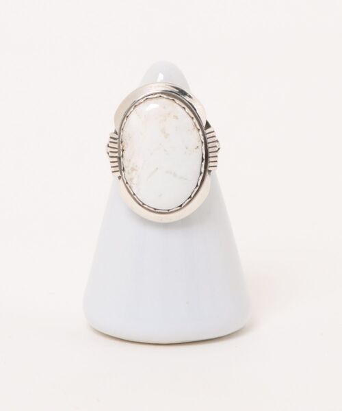 Indian Jewelry(インディアンジュエリー)の「THEATER シアター ネイティブデザインオーバルストーン3ラインズシルバーリング Made in USA(リング・レディース・A/B/C/F/K/L/D/M/E/G/N/I/H/J・#9/#11/#12/#10/#13)」の3枚目の写真