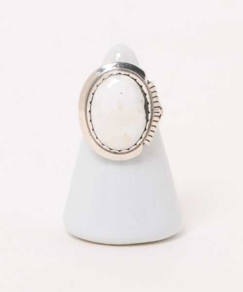 Indian Jewelry(インディアンジュエリー)の「THEATER シアター ネイティブデザインオーバルストーン3ラインズシルバーリング Made in USA(リング・レディース・A/B/C/F/K/L/D/M/E/G/N/I/H/J・#9/#11/#12/#10/#13)」の4枚目の写真