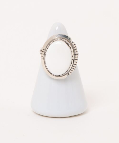 Indian Jewelry(インディアンジュエリー)の「THEATER シアター ネイティブデザインオーバルストーン3ラインズシルバーリング Made in USA(リング・レディース・A/B/C/F/K/L/D/M/E/G/N/I/H/J・#9/#11/#12/#10/#13)」の7枚目の写真