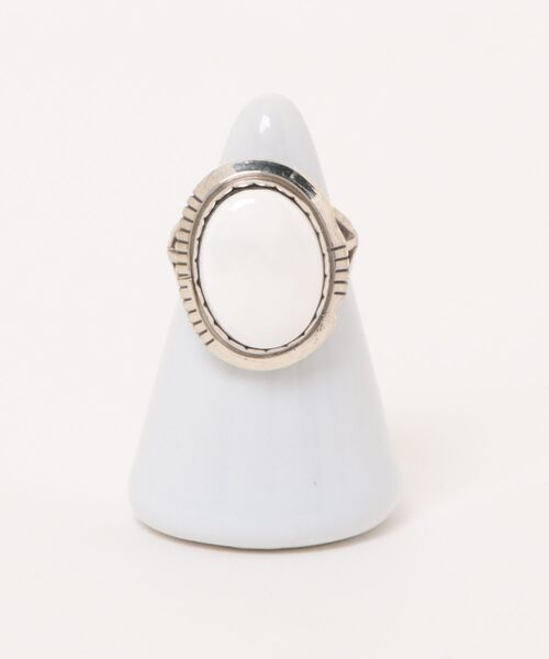 Indian Jewelry(インディアンジュエリー)の「THEATER シアター ネイティブデザインオーバルストーン3ラインズシルバーリング Made in USA(リング・レディース・A/B/C/F/K/L/D/M/E/G/N/I/H/J・#9/#11/#12/#10/#13)」の13枚目の写真