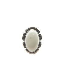 Indian Jewelry（インディアンジュエリー）の「THEATER シアター ネイティブデザインオーバルストーン3ラインズシルバーリング Made in USA（リング）」