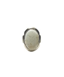 Indian Jewelry（インディアンジュエリー）の「THEATER シアター ネイティブデザインオーバルストーン3ラインズシルバーリング Made in USA（リング）」