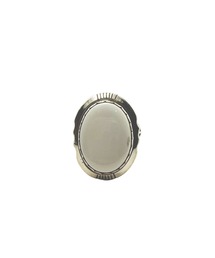 Indian Jewelry（インディアンジュエリー）の「THEATER シアター ネイティブデザインオーバルストーン3ラインズシルバーリング Made in USA（リング）」