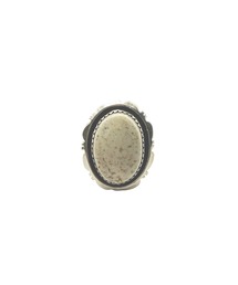 Indian Jewelry（インディアンジュエリー）の「THEATER シアター ネイティブデザインオーバルストーン3ラインズシルバーリング Made in USA（リング）」