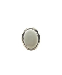 Indian Jewelry（インディアンジュエリー）の「THEATER シアター ネイティブデザインオーバルストーン3ラインズシルバーリング Made in USA（リング）」