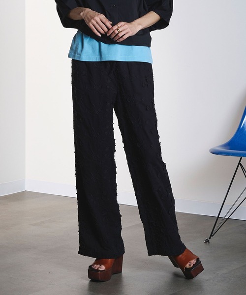 ROSE BUD（ローズバッド）の「3D FLORAL EMBROIDERY PANTS（その他パンツ・レディース・ホワイト/ブラック・ONE SIZE）」の12枚目の写真