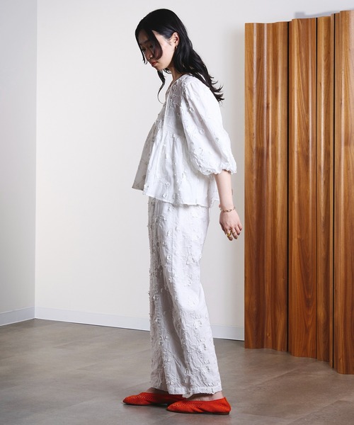 ROSE BUD(ローズバッド)の「3D FLORAL EMBROIDERY PANTS(その他パンツ・レディース・ホワイト/ブラック・ONE SIZE)」の18枚目の写真