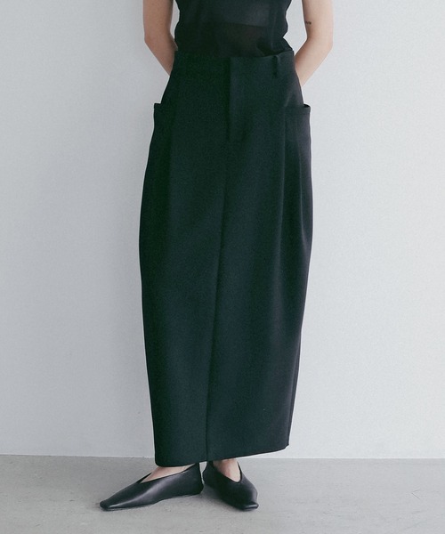 MANOF(マノフ)の「I LINE POCKET SKIRT(スカート・レディース・ホワイト/ブラック・S/M)」の2枚目の写真