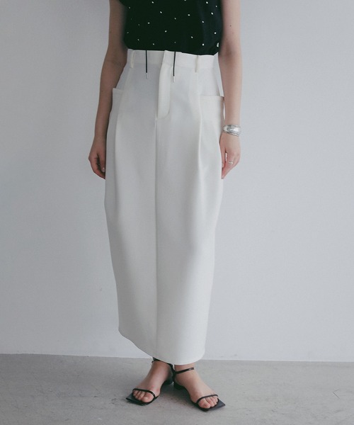 MANOF(マノフ)の「I LINE POCKET SKIRT(スカート・レディース・ホワイト/ブラック・S/M)」の6枚目の写真