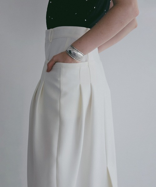 MANOF(マノフ)の「I LINE POCKET SKIRT(スカート・レディース・ホワイト/ブラック・S/M)」の8枚目の写真