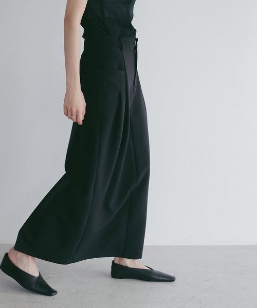 MANOF(マノフ)の「I LINE POCKET SKIRT(スカート・レディース・ホワイト/ブラック・S/M)」の17枚目の写真