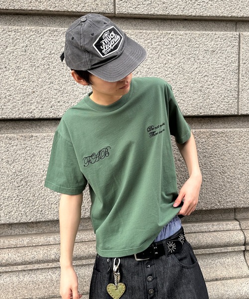 kutir(クティール)の「EMBROIDERY DESIGN CROPPED TSHIRT/刺繍デザインクロップドTシャツ(Tシャツ/カットソー・メンズ・グリーン/ボルドー/ネイビー/ブラック/オフホワイト・MEDIUM/LARGE)」の4枚目の写真
