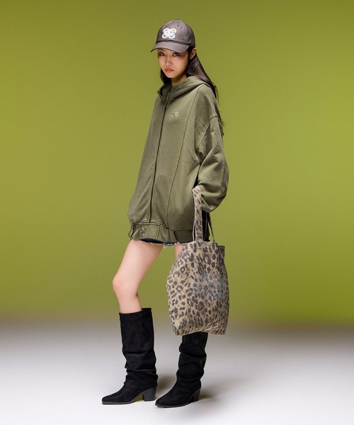 X-girl(エックスガール)の「RHINESTONE LOGO BIG TOTE BAG(トートバッグ・レディース・ベージュ/カモフラージュ/ブラック・ONE SIZE)」の4枚目の写真