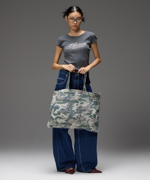 X-girl(エックスガール)の「RHINESTONE LOGO BIG TOTE BAG(トートバッグ・レディース・ベージュ/カモフラージュ/ブラック・ONE SIZE)」の10枚目の写真