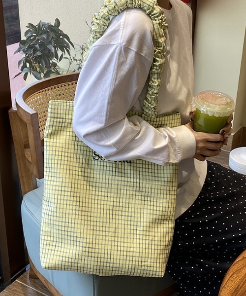 Teem Store(チームストア)の「【大容量/A4対応】チェック柄ギャザーハンドルトートバッグ(トートバッグ・レディース・イエロー/ブルー/ホワイト・F)」の12枚目の写真