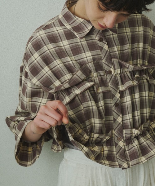 Plumel(プルメル)の「Gathered Check Cropped Shirt / ギャザードチェッククロップドシャツ(シャツ/ブラウス・レディース・ベージュ/ブラウン・MEDIUM)」の9枚目の写真