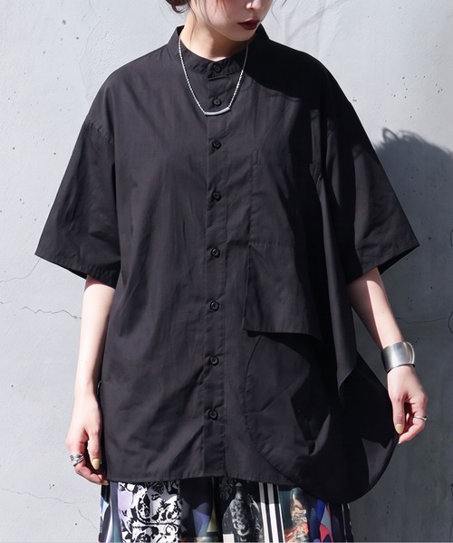 antiqua(アンティカ)の「綿100 フラップデザイン シャツ(シャツ/ブラウス・レディース・ホワイト/ブラック・R/P)」の2枚目の写真