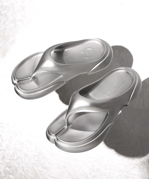 PAES(ペイズ)の「04_New_Flip_Flop_Metal_Line PAES_04_New_Flip_Flop_M_(サンダル・メンズ・シルバー・25cm/23cm/24cm)」の1枚目の写真