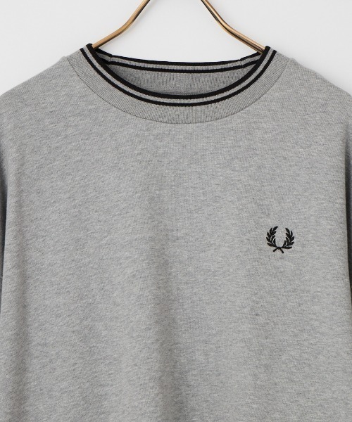 FRED PERRY（フレッドペリー）の「[FRED PERRY/フレッドペリー] ツインティップライン オーバーサイズ ワンポイントロゴ刺繍スウェット（スウェット・レディース・グレー/ダークブラウン/ブラック・M/L/S）」の18枚目の写真