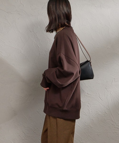 FRED PERRY（フレッドペリー）の「[FRED PERRY/フレッドペリー] ツインティップライン オーバーサイズ ワンポイントロゴ刺繍スウェット（スウェット・レディース・グレー/ダークブラウン/ブラック・M/L/S）」の5枚目の写真