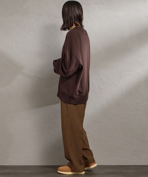FRED PERRY（フレッドペリー）の「[FRED PERRY/フレッドペリー] ツインティップライン オーバーサイズ ワンポイントロゴ刺繍スウェット（スウェット・レディース・グレー/ダークブラウン/ブラック・M/L/S）」の8枚目の写真