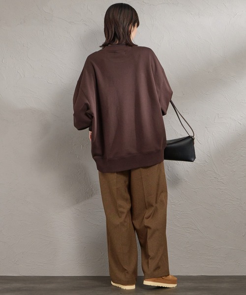 FRED PERRY（フレッドペリー）の「[FRED PERRY/フレッドペリー] ツインティップライン オーバーサイズ ワンポイントロゴ刺繍スウェット（スウェット・レディース・グレー/ダークブラウン/ブラック・M/L/S）」の9枚目の写真