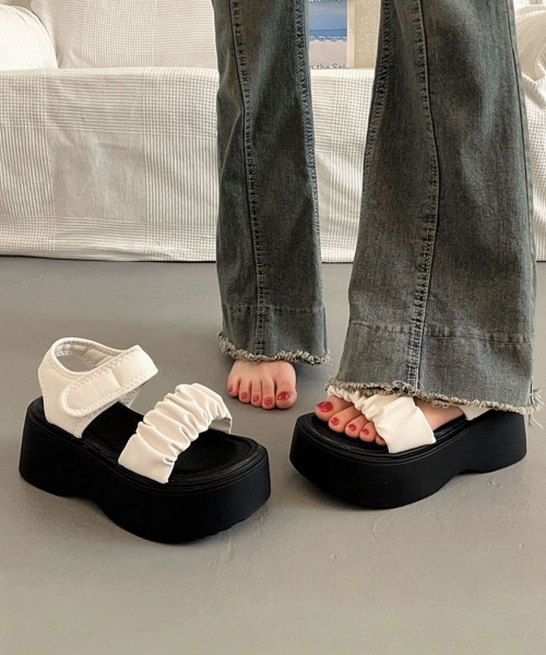 Miniministore（ミニミニストア）の「厚底ギャザーベルトサンダル韓国風美脚軽量（サンダル・レディース・オフホワイト/ブラック・22.5cm/23.0cm/23.5cm/24.0cm/24.5cm）」の2枚目の写真