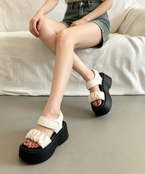Miniministore（ミニミニストア）の「厚底ギャザーベルトサンダル韓国風美脚軽量（サンダル・レディース・オフホワイト/ブラック・22.5cm/23.0cm/23.5cm/24.0cm/24.5cm）」の18枚目の写真