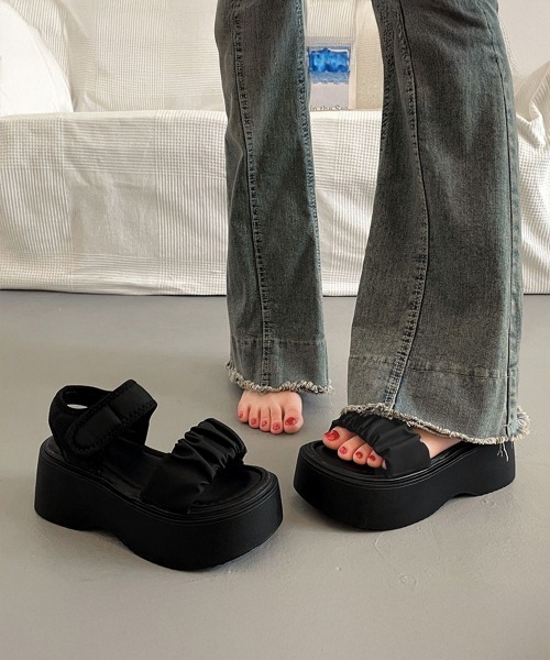 Miniministore（ミニミニストア）の「厚底ギャザーベルトサンダル韓国風美脚軽量（サンダル・レディース・オフホワイト/ブラック・22.5cm/23.0cm/23.5cm/24.0cm/24.5cm）」の16枚目の写真