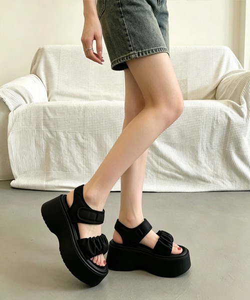 Miniministore（ミニミニストア）の「厚底ギャザーベルトサンダル韓国風美脚軽量（サンダル・レディース・オフホワイト/ブラック・22.5cm/23.0cm/23.5cm/24.0cm/24.5cm）」の14枚目の写真