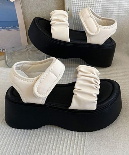 Miniministore（ミニミニストア）の「厚底ギャザーベルトサンダル韓国風美脚軽量（サンダル・レディース・オフホワイト/ブラック・22.5cm/23.0cm/23.5cm/24.0cm/24.5cm）」の5枚目の写真
