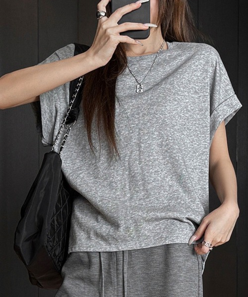 GLAMOROUS JANE(グラマラスジェーン)の「スラブ袖ロールアップTシャツ(Tシャツ/カットソー・レディース・ホワイト/ブラック/グレー・FREE)」の1枚目の写真
