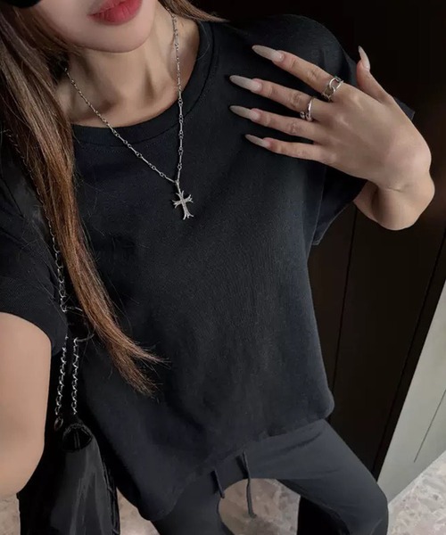 GLAMOROUS JANE(グラマラスジェーン)の「スラブ袖ロールアップTシャツ(Tシャツ/カットソー・レディース・ホワイト/ブラック/グレー・FREE)」の3枚目の写真